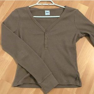 TNA Thermal Henley is Size Small
